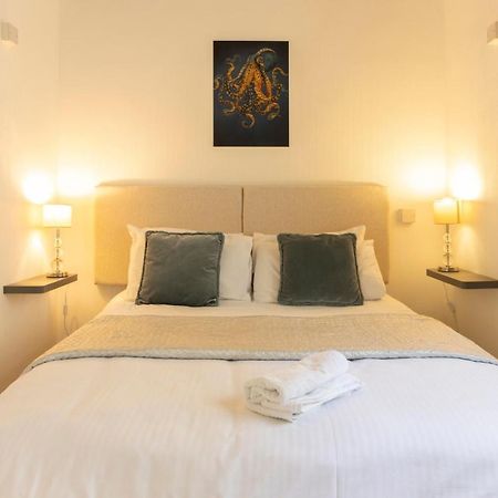 **Sunny And Bright, Thatchers Rock One Bed Beach Front Apartment*** Torquay Εξωτερικό φωτογραφία
