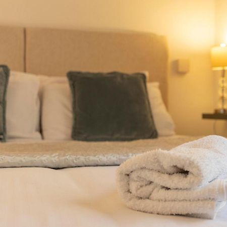 **Sunny And Bright, Thatchers Rock One Bed Beach Front Apartment*** Torquay Εξωτερικό φωτογραφία