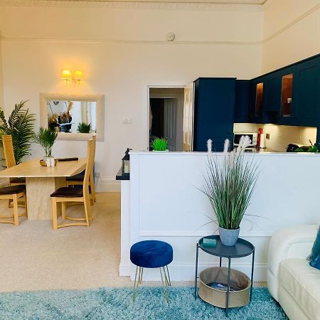 **Sunny And Bright, Thatchers Rock One Bed Beach Front Apartment*** Torquay Εξωτερικό φωτογραφία