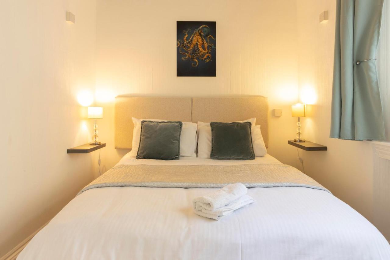 **Sunny And Bright, Thatchers Rock One Bed Beach Front Apartment*** Torquay Εξωτερικό φωτογραφία