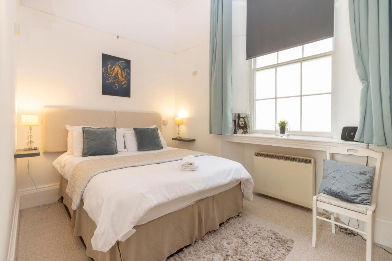 **Sunny And Bright, Thatchers Rock One Bed Beach Front Apartment*** Torquay Εξωτερικό φωτογραφία