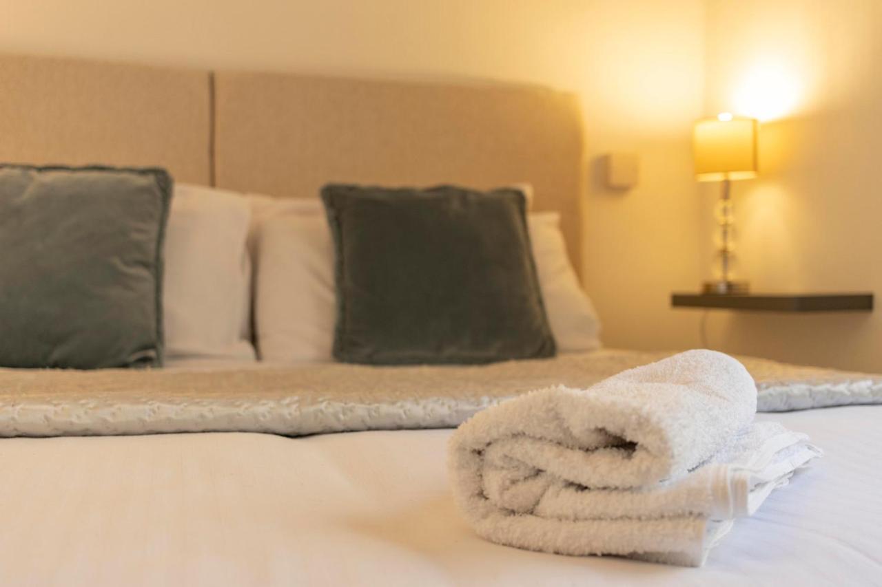 **Sunny And Bright, Thatchers Rock One Bed Beach Front Apartment*** Torquay Εξωτερικό φωτογραφία