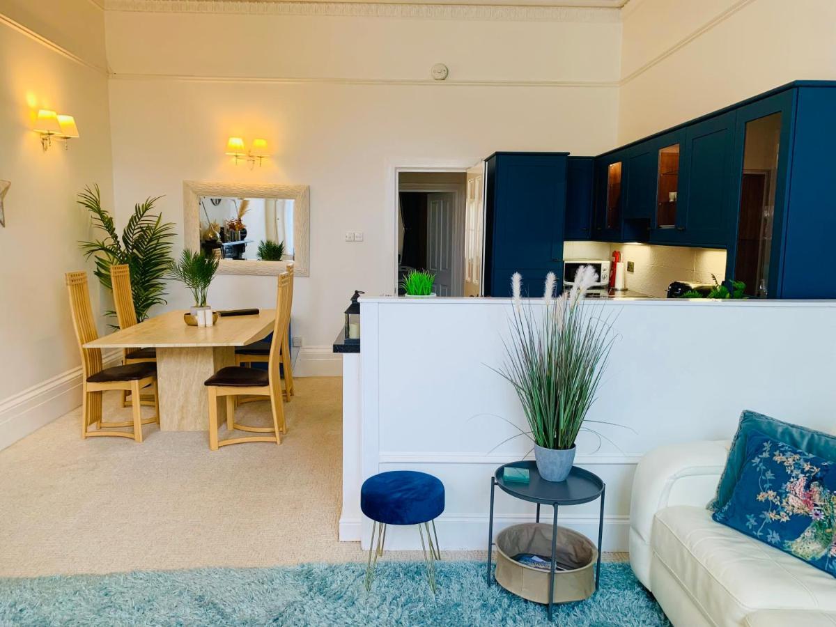 **Sunny And Bright, Thatchers Rock One Bed Beach Front Apartment*** Torquay Εξωτερικό φωτογραφία