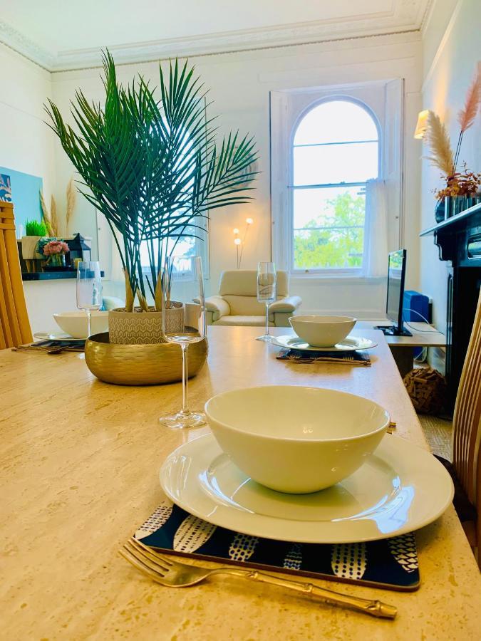 **Sunny And Bright, Thatchers Rock One Bed Beach Front Apartment*** Torquay Εξωτερικό φωτογραφία