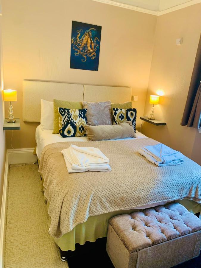 **Sunny And Bright, Thatchers Rock One Bed Beach Front Apartment*** Torquay Εξωτερικό φωτογραφία