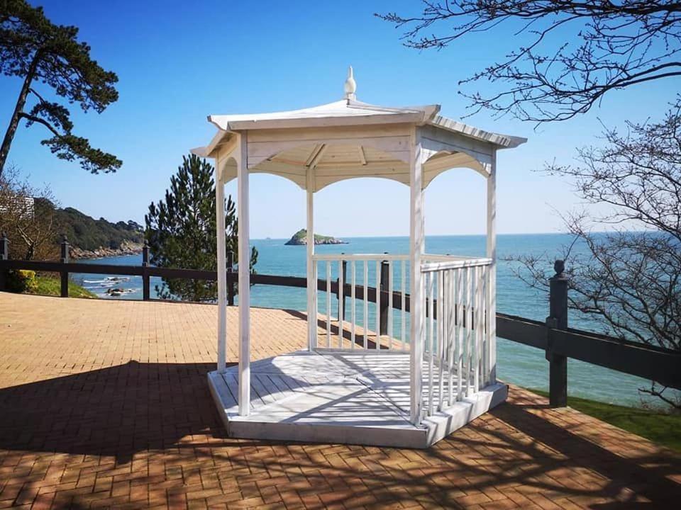 **Sunny And Bright, Thatchers Rock One Bed Beach Front Apartment*** Torquay Εξωτερικό φωτογραφία