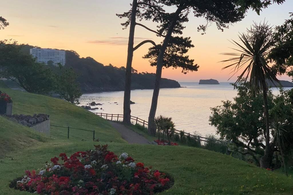 **Sunny And Bright, Thatchers Rock One Bed Beach Front Apartment*** Torquay Εξωτερικό φωτογραφία