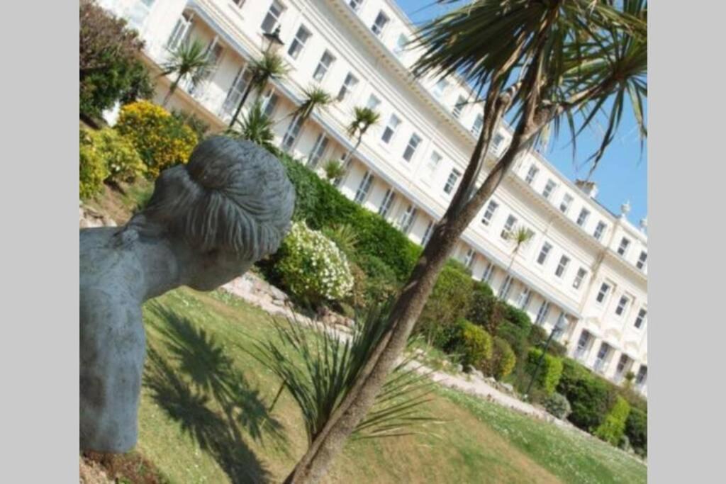 **Sunny And Bright, Thatchers Rock One Bed Beach Front Apartment*** Torquay Εξωτερικό φωτογραφία